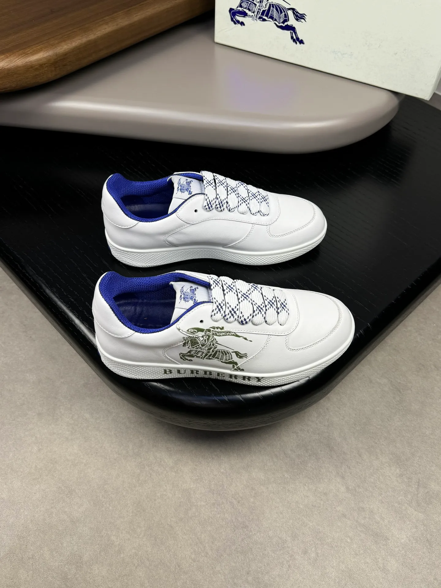 p420💰Men's shoes [BURBERRY] Burberry - High-end quality original order 🔍🔍🔍 - Upper: imported 🔝 Napa calfskin, 3D color printed brand totem on shoe body, tongue brand cloth label, heel air-pressure brand totem - Inner: canvas lining, feet; water-dyed cowhide - Outsole: ultra-light TPR rubber; two-color molded outsole -Ultra-high quality control and fine workmanship: outstanding (high-end, extravagance, grade) -Size: 38-44 (45, 46, can be customized)